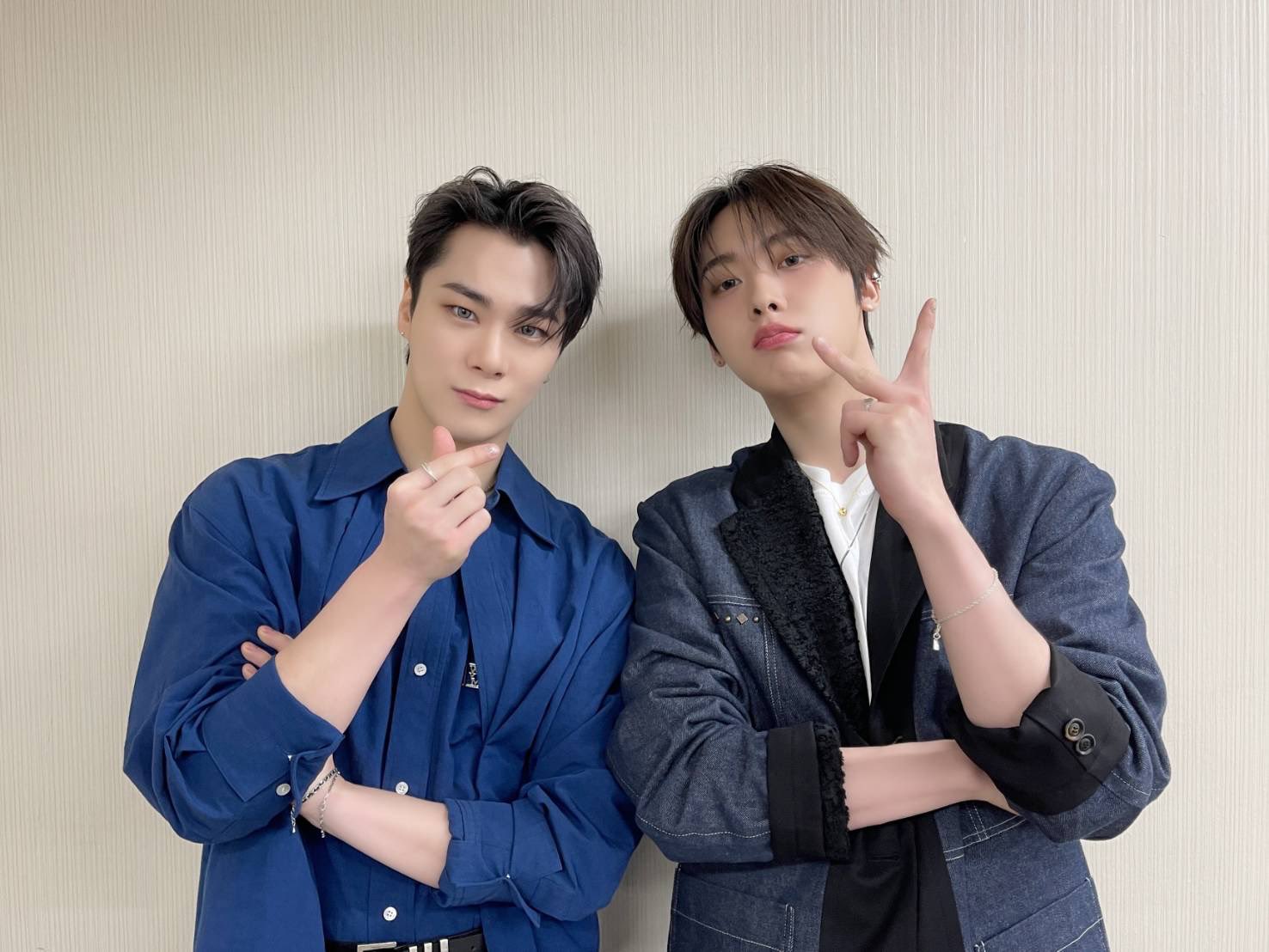 아스트로 윤산하 wearing PB061N